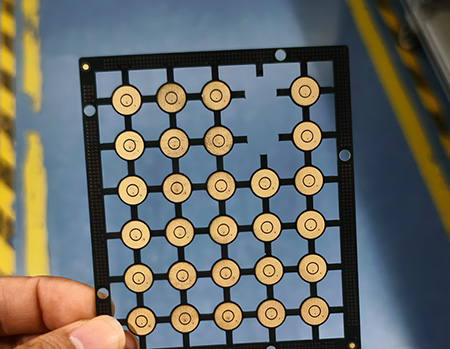切割黑色pcb板